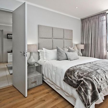 Sandton Apartment 15 West Road South Johannesburg Esterno foto
