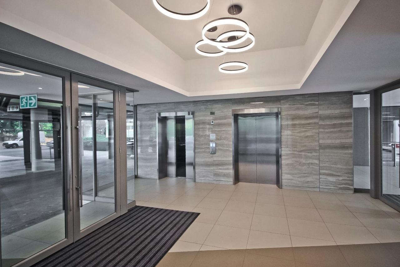 Sandton Apartment 15 West Road South Johannesburg Esterno foto